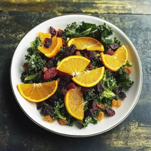 Grünkohlsalat mit Orangen und Trockenbeeren